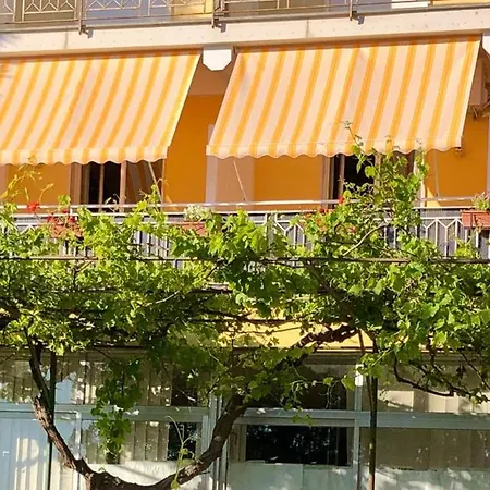 Bed & Breakfast New Royal 3*